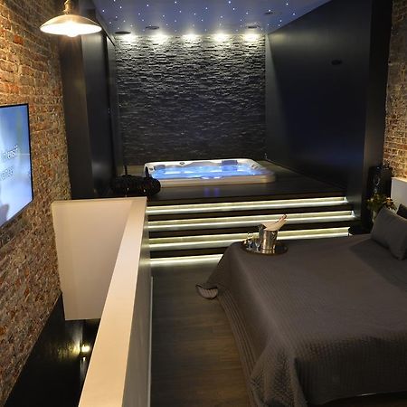 Chambre Avec Jacuzzi Sauna Privatif Brussels Luaran gambar
