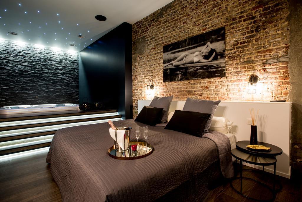 Chambre Avec Jacuzzi Sauna Privatif Brussels Luaran gambar